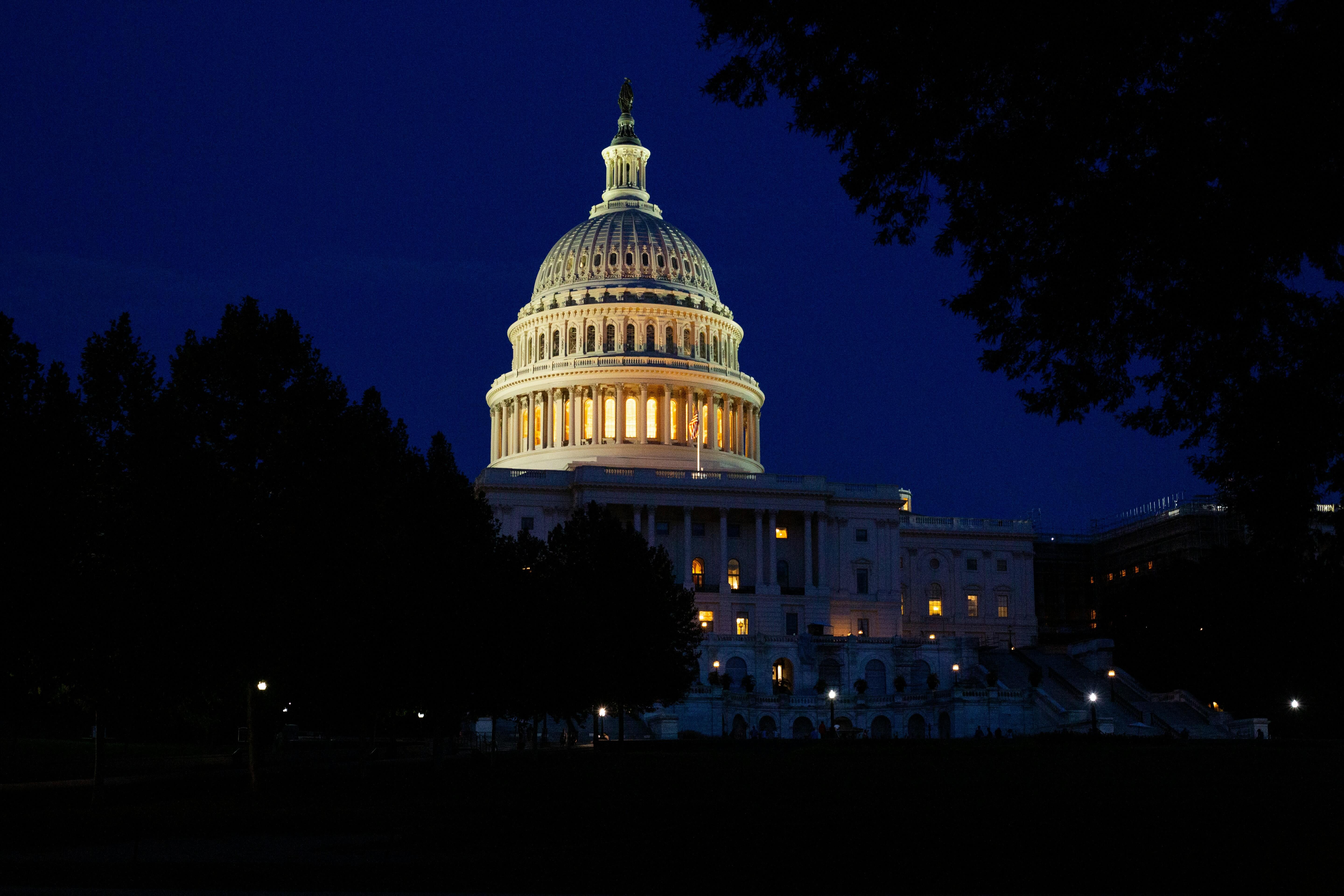US capitol at night